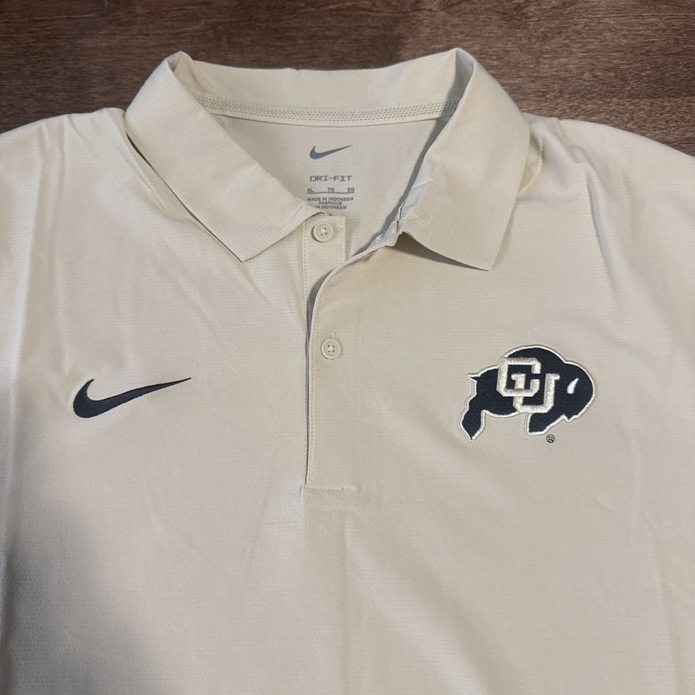 NWOT Nike Polo Shirt Mens XL Tan Colorado Buffaloes CU Dri-FIT Short Sleeve Golf - Picture 2 of 5